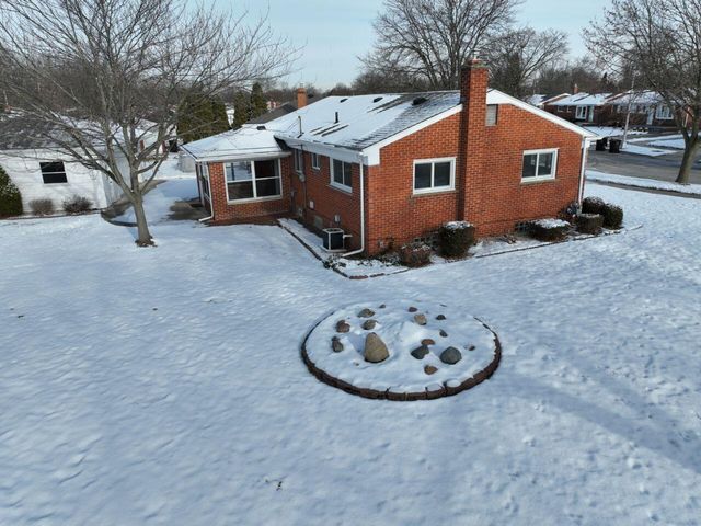 1934 Pinetree Drive, Trenton, MI 48183