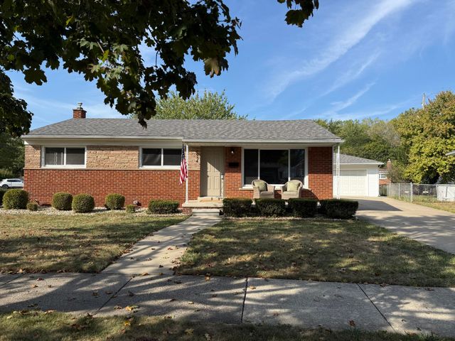 1934 Pinetree Drive, Trenton, MI 48183