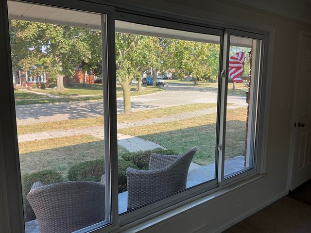 1934 Pinetree Drive, Trenton, MI 48183