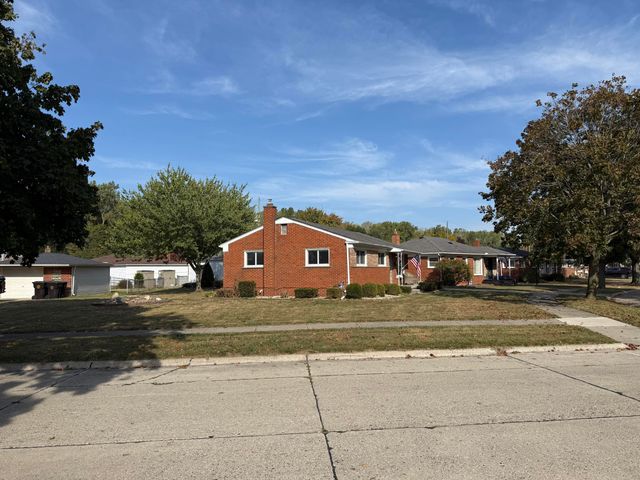 1934 Pinetree Drive, Trenton, MI 48183