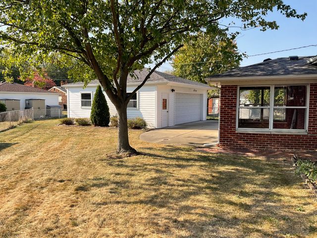 1934 Pinetree Drive, Trenton, MI 48183