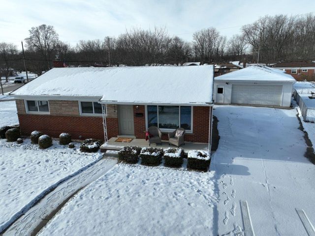 1934 Pinetree Drive, Trenton, MI 48183