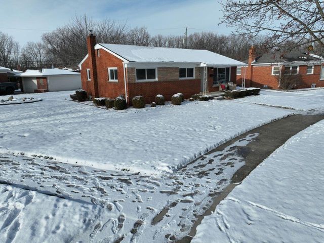 1934 Pinetree Drive, Trenton, MI 48183