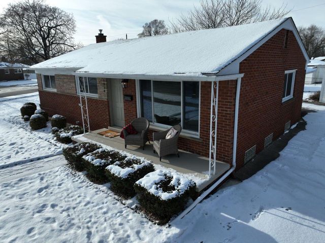 1934 Pinetree Drive, Trenton, MI 48183