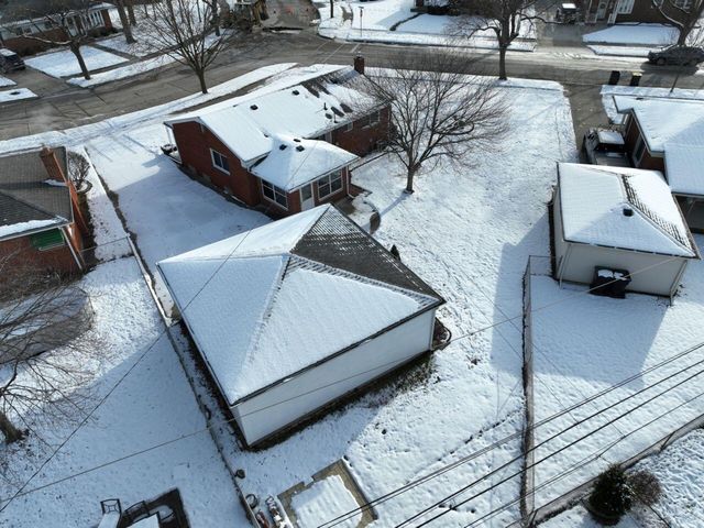 1934 Pinetree Drive, Trenton, MI 48183