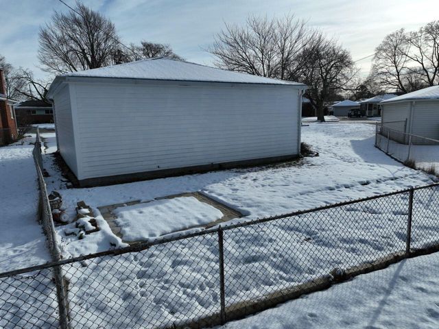 1934 Pinetree Drive, Trenton, MI 48183