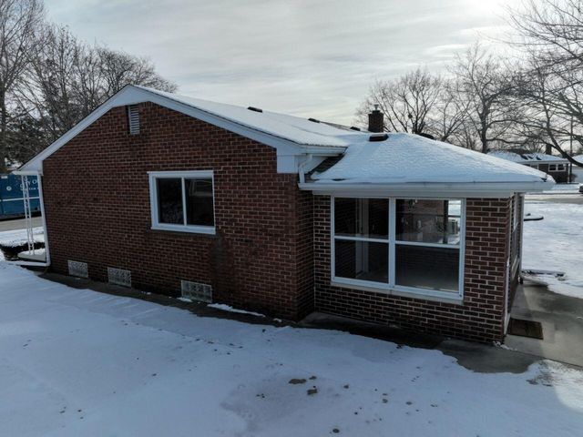 1934 Pinetree Drive, Trenton, MI 48183