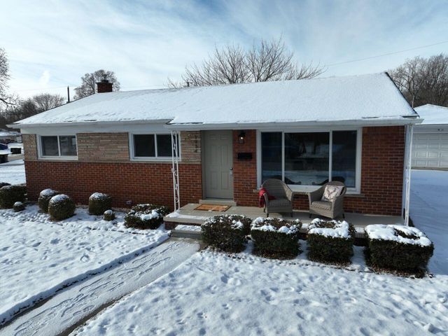 1934 Pinetree Drive, Trenton, MI 48183