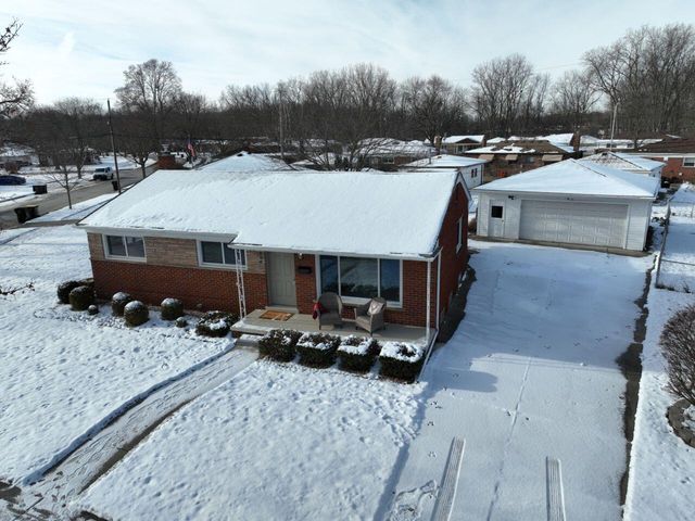 1934 Pinetree Drive, Trenton, MI 48183