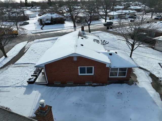 1934 Pinetree Drive, Trenton, MI 48183