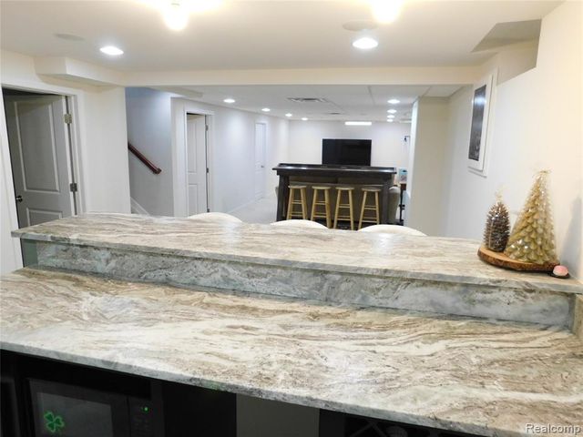 2759 Winter Drive, Troy, MI 48083