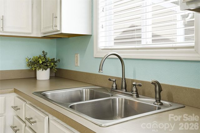 6714 Wicked Oak Lane, Charlotte, NC 28216