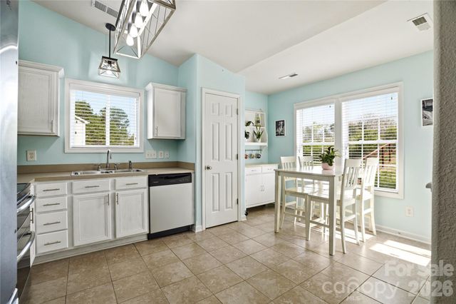 6714 Wicked Oak Lane, Charlotte, NC 28216