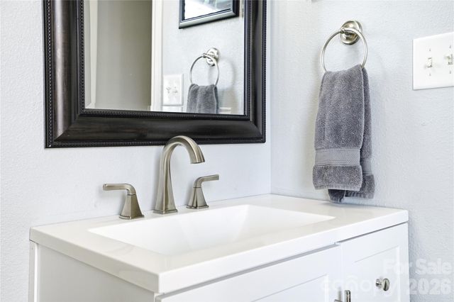 6714 Wicked Oak Lane, Charlotte, NC 28216