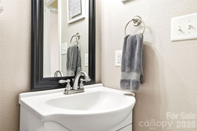 6714 Wicked Oak Lane, Charlotte, NC 28216