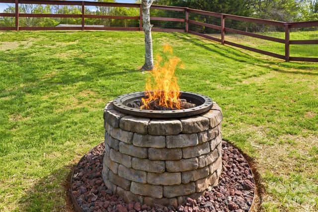 6714 Wicked Oak Lane, Charlotte, NC 28216