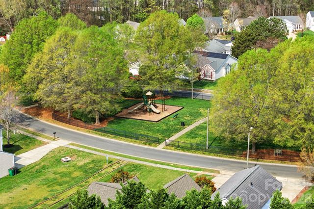 6714 Wicked Oak Lane, Charlotte, NC 28216