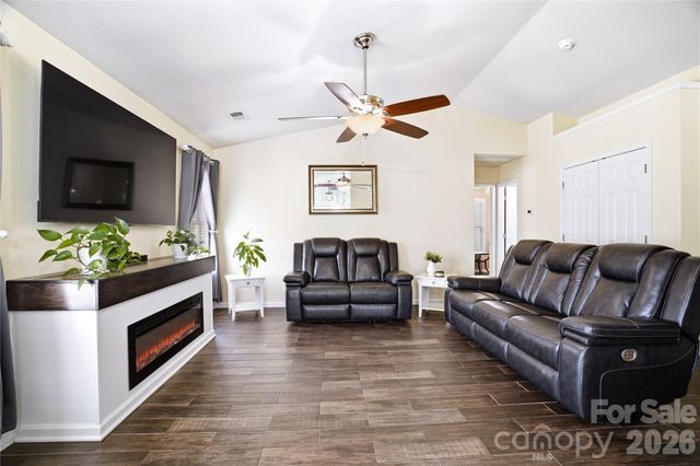 6714 Wicked Oak Lane, Charlotte, NC 28216