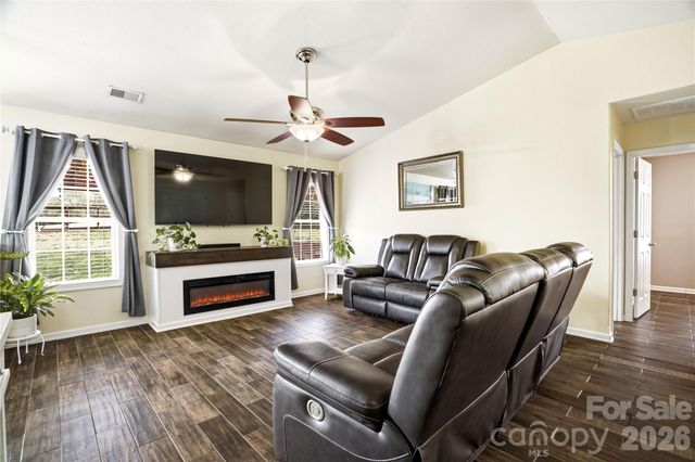 6714 Wicked Oak Lane, Charlotte, NC 28216