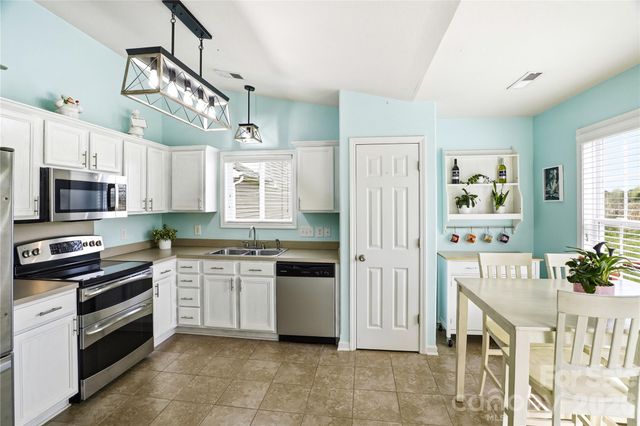 6714 Wicked Oak Lane, Charlotte, NC 28216