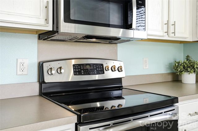 6714 Wicked Oak Lane, Charlotte, NC 28216