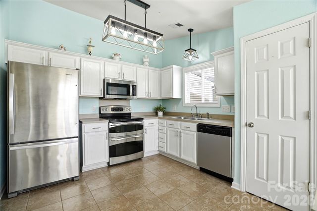 6714 Wicked Oak Lane, Charlotte, NC 28216