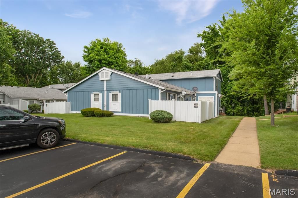 2449 Forest Shadows Drive, St Louis, MO 63136