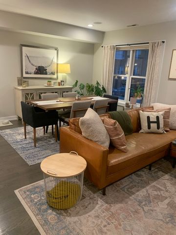 2205 W Roscoe Street 2, Chicago, IL 60618