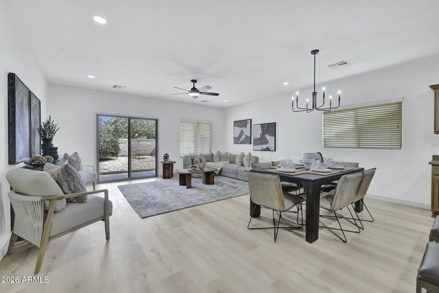 1152 W DESERT HOLLOW Drive, San Tan Valley, AZ 85143