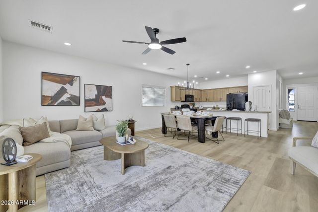 1152 W DESERT HOLLOW Drive, San Tan Valley, AZ 85143