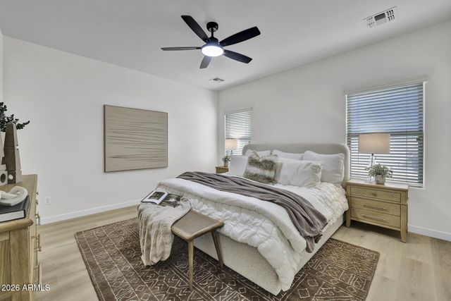 1152 W DESERT HOLLOW Drive, San Tan Valley, AZ 85143