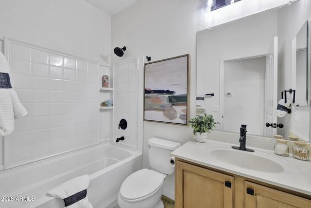 1152 W DESERT HOLLOW Drive, San Tan Valley, AZ 85143