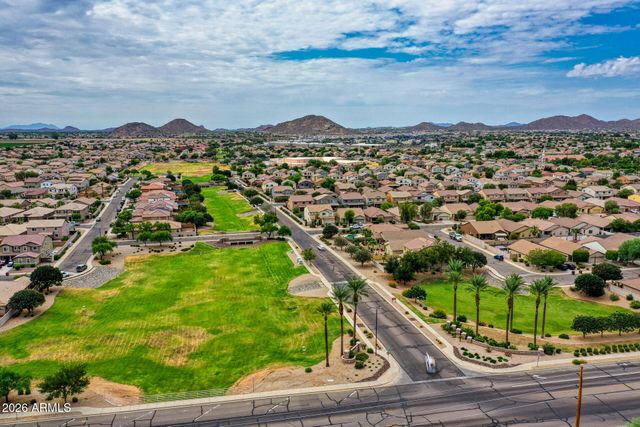 1152 W DESERT HOLLOW Drive, San Tan Valley, AZ 85143