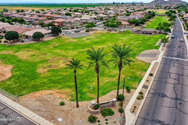 1152 W DESERT HOLLOW Drive, San Tan Valley, AZ 85143