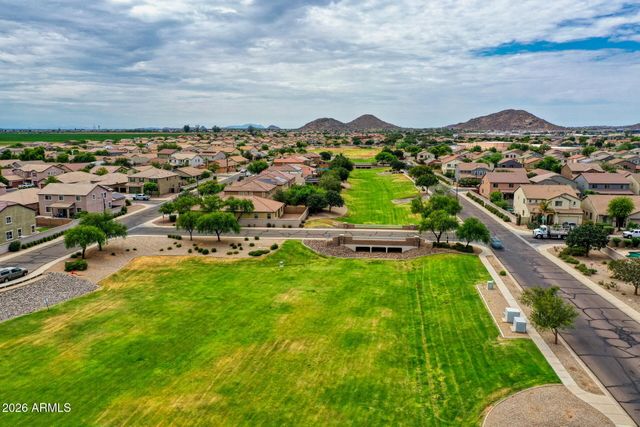 1152 W DESERT HOLLOW Drive, San Tan Valley, AZ 85143
