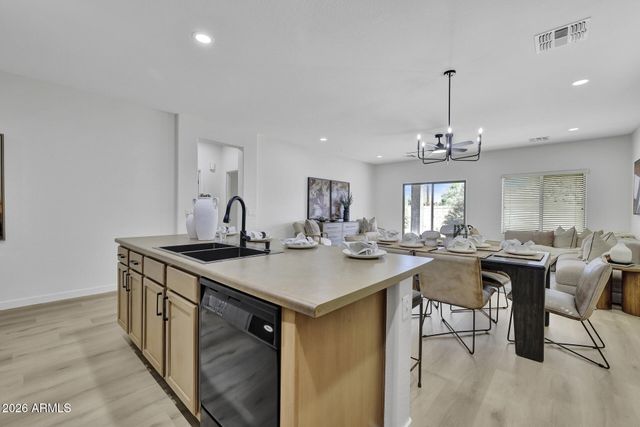1152 W DESERT HOLLOW Drive, San Tan Valley, AZ 85143