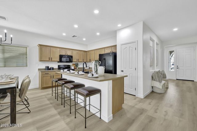 1152 W DESERT HOLLOW Drive, San Tan Valley, AZ 85143