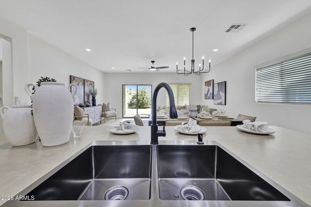 1152 W DESERT HOLLOW Drive, San Tan Valley, AZ 85143