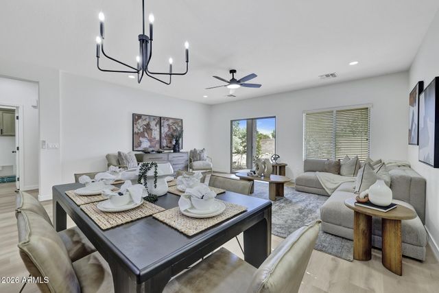 1152 W DESERT HOLLOW Drive, San Tan Valley, AZ 85143