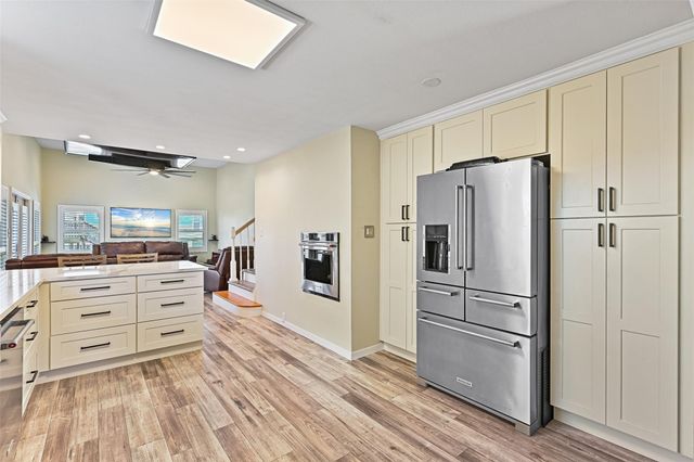 303 Tahiti Road, Tiki Island, TX 77554