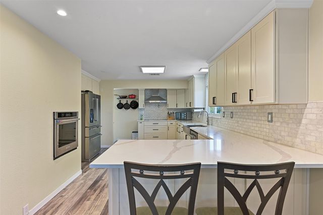 303 Tahiti Road, Tiki Island, TX 77554