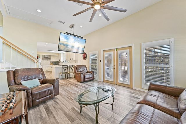 303 Tahiti Road, Tiki Island, TX 77554