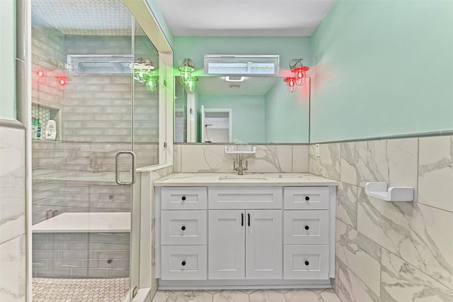 303 Tahiti Road, Tiki Island, TX 77554