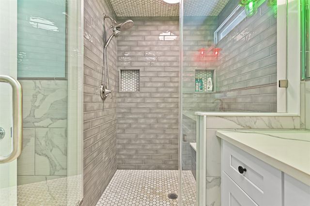 303 Tahiti Road, Tiki Island, TX 77554