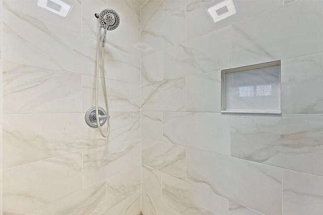 303 Tahiti Road, Tiki Island, TX 77554