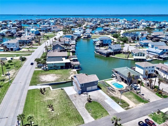 303 Tahiti Road, Tiki Island, TX 77554