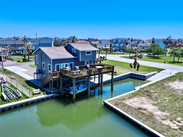 303 Tahiti Road, Tiki Island, TX 77554