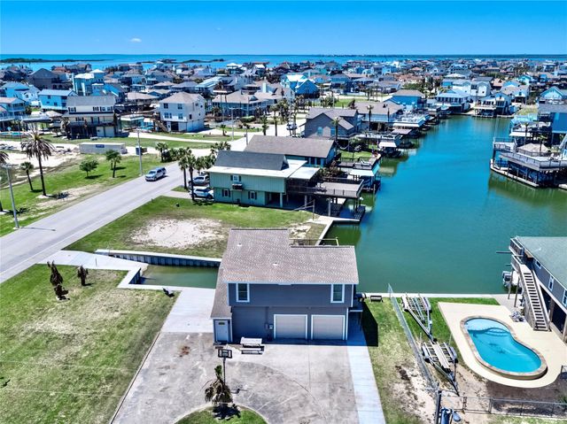 303 Tahiti Road, Tiki Island, TX 77554