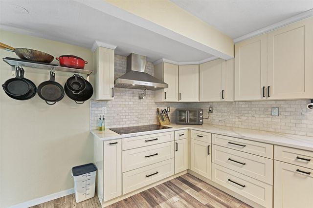 303 Tahiti Road, Tiki Island, TX 77554