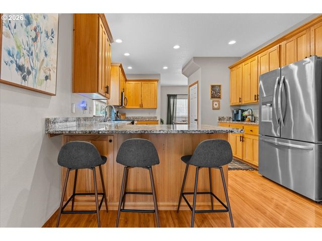 3121 N KNOLL Dr, Newberg, OR 97132